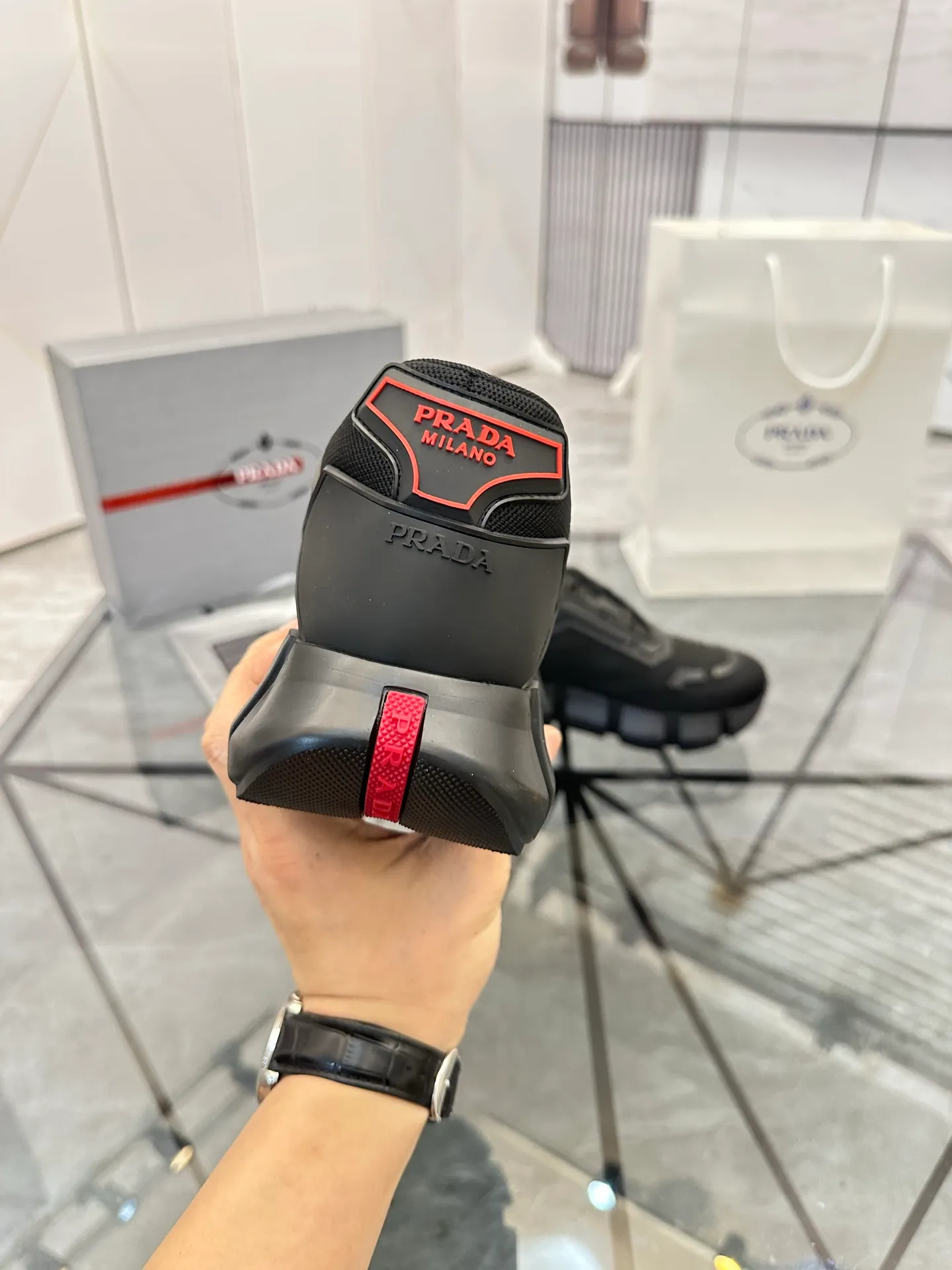 Men's shoes for sale 💰: 💰P580¥ High-end top quality Product trademark: Prada *"Prada*" low-top casual shoes Regular size: 38-45 (can be customized to 46) Product materials: imported breathable fly weave upper, professional glue-making process, breathable lining, cowhide foot pads, original ultra-light foam outsole. No.: 001
